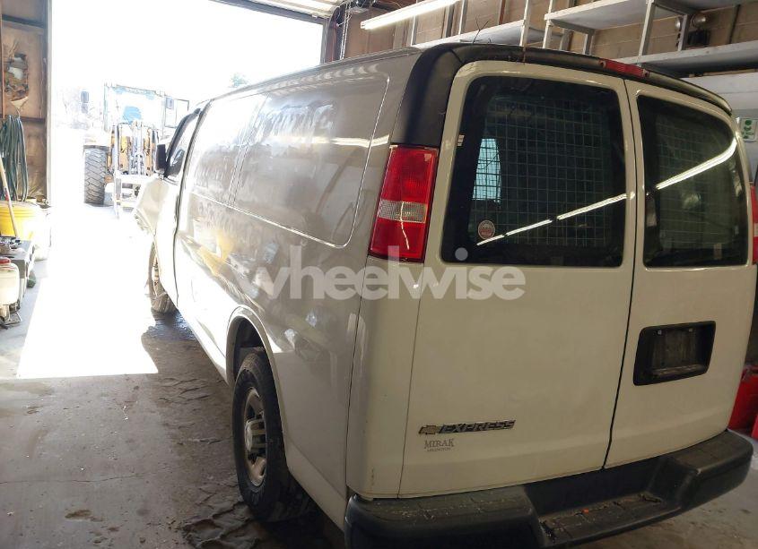 Photo 3 of 2018 Chevrolet Express 2500 WORK VAN (VIN 1GCWGAFP6J1315090)