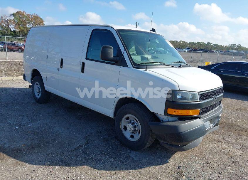 2018 Chevrolet Express 2500 WORK VAN (VIN 1GCWGAFP6J1345609) main photo