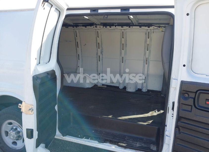 Photo 8 of 2018 Chevrolet Express 2500 WORK VAN (VIN 1GCWGAFP6J1345609)