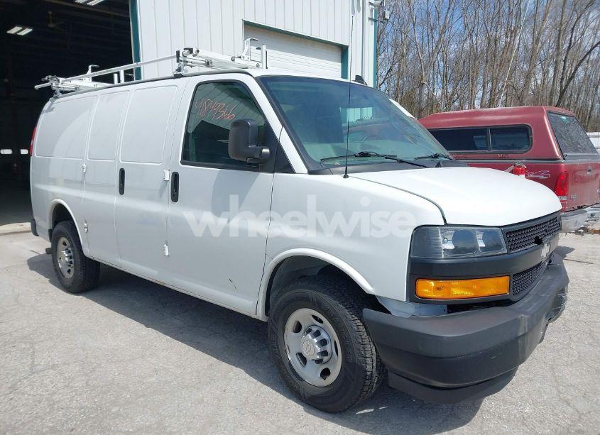 2019 Chevrolet Express 2500 WORK VAN (VIN 1GCWGAFP6K1240800) main photo