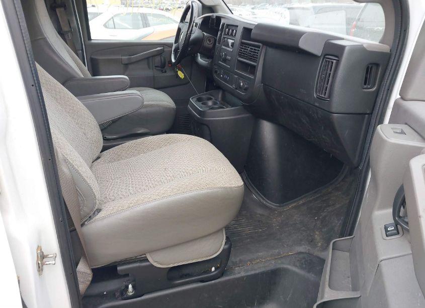 Photo 5 of 2021 Chevrolet Express CARGO RWD 2500 REGULAR WHEELBASE WT (VIN 1GCWGAFP6M1223384)