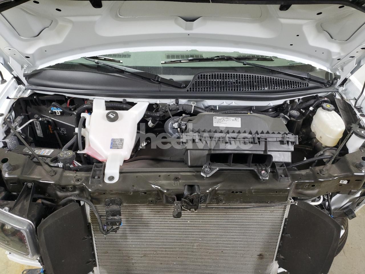 Photo 11 of 2024 CHEVROLET EXPRESS G2500 (VIN 1GCWGAFP6R1175389)