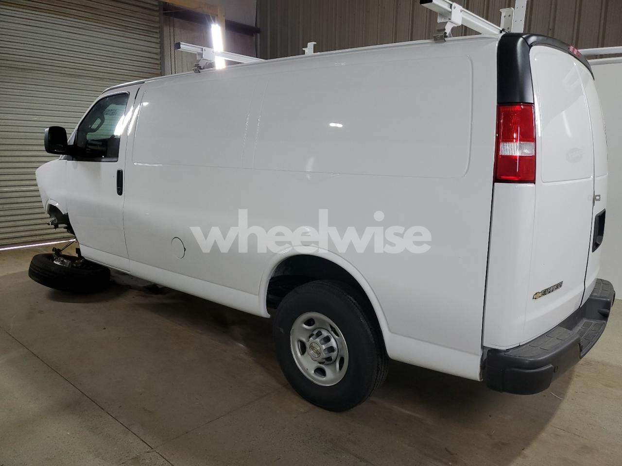 Photo 2 of 2024 CHEVROLET EXPRESS G2500 (VIN 1GCWGAFP6R1175389)