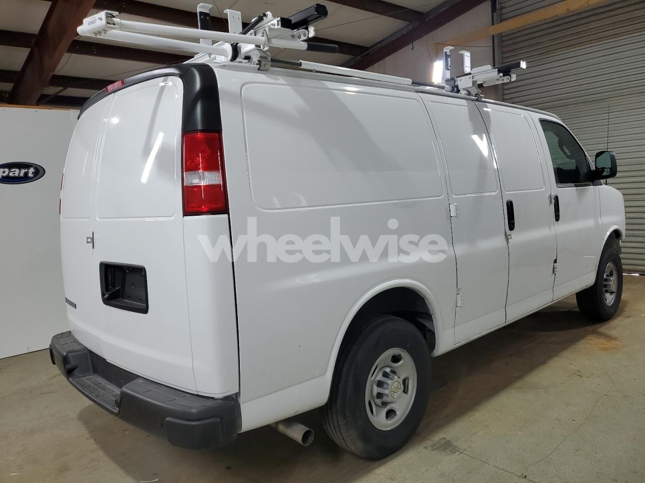 Photo 3 of 2024 CHEVROLET EXPRESS G2500 (VIN 1GCWGAFP6R1175389)