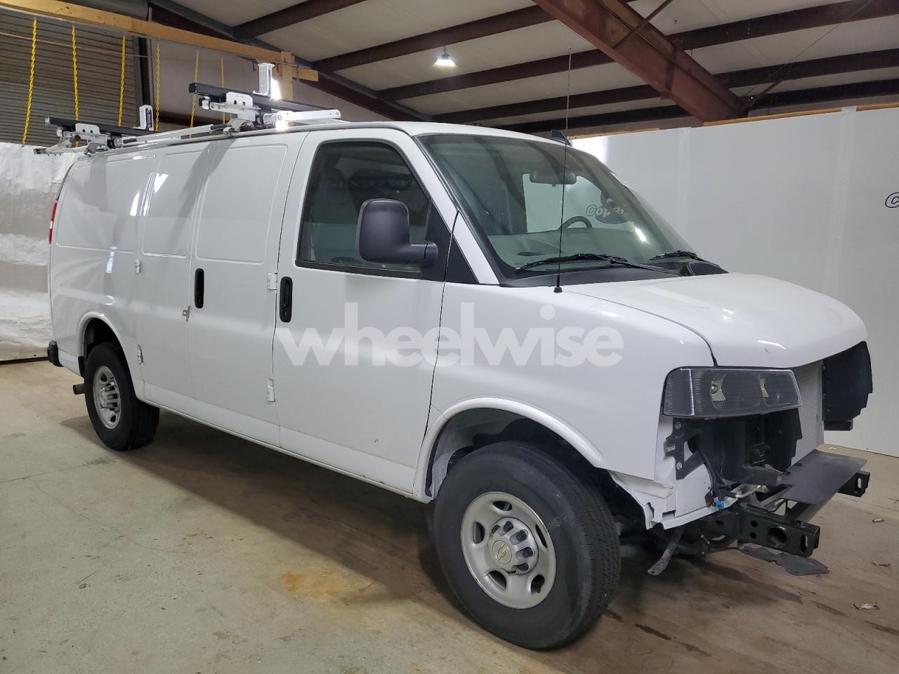 Photo 4 of 2024 CHEVROLET EXPRESS G2500 (VIN 1GCWGAFP6R1175389)