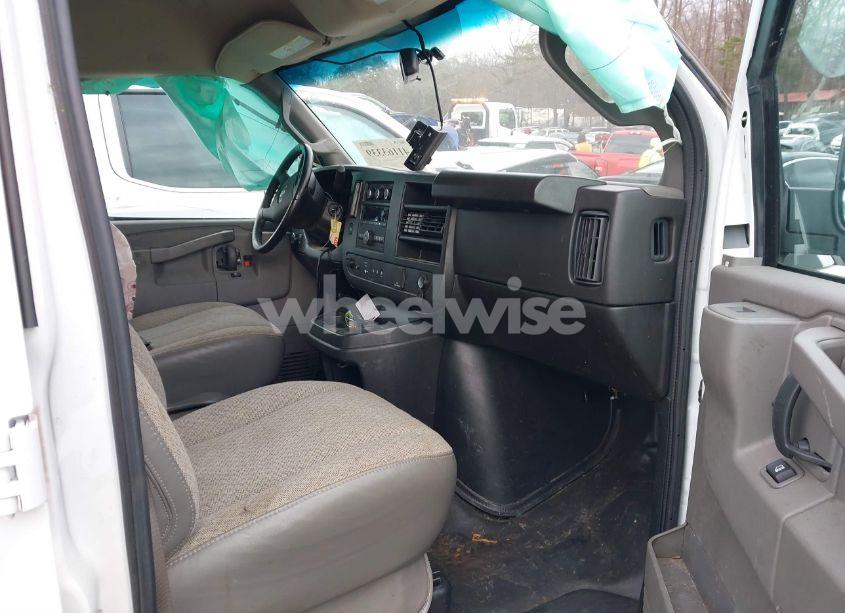 Photo 5 of 2023 Chevrolet Express CARGO RWD 2500 REGULAR WHEELBASE WT (VIN 1GCWGAFP7P1118809)