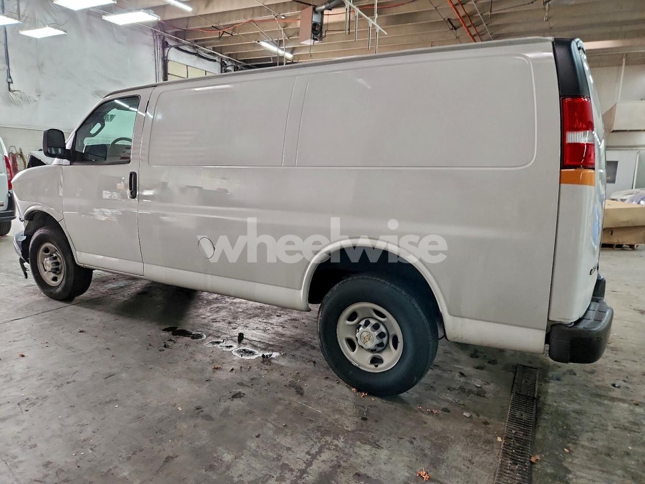 Photo 2 of 2024 CHEVROLET EXPRESS G2500 VAN N/A (VIN 1GCWGAFP7R1262797)