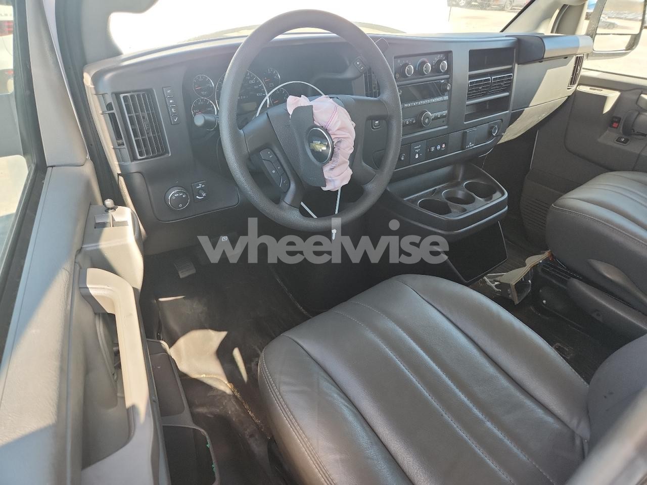 Photo 8 of 2024 CHEVROLET EXPRESS G2500 VAN N/A (VIN 1GCWGAFP7R1262797)