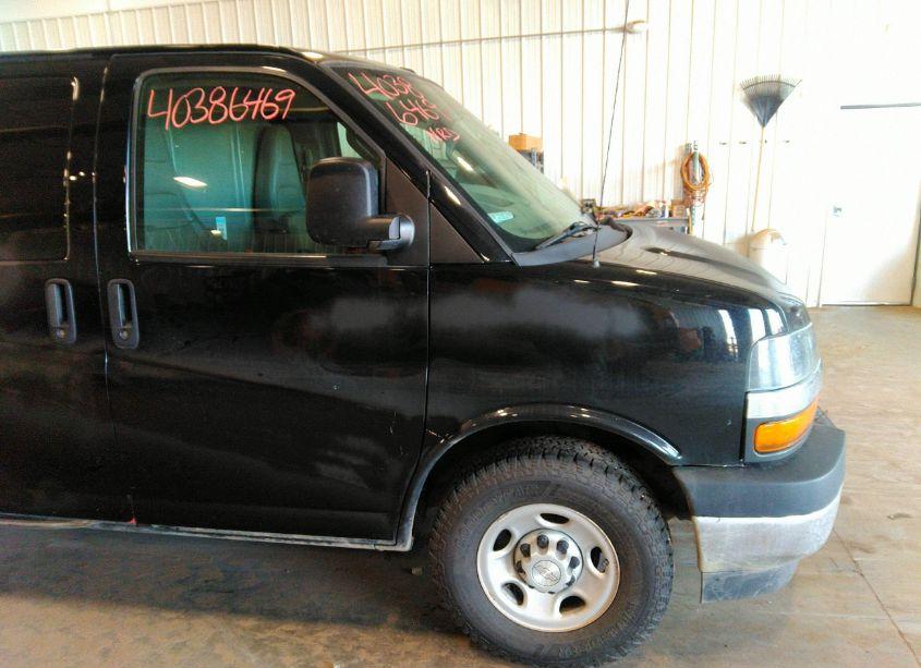 2018 Chevrolet Express 2500 WORK VAN (VIN 1GCWGAFP8J1185992) main photo