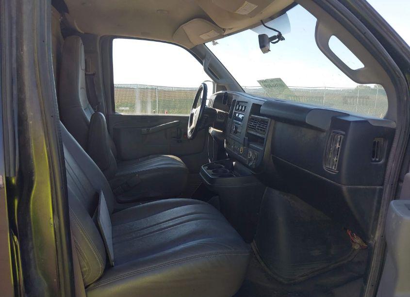 Photo 5 of 2018 Chevrolet Express 2500 WORK VAN (VIN 1GCWGAFP8J1185992)