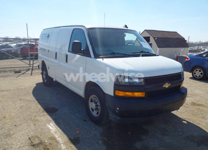 2018 Chevrolet Express 2500 WORK VAN (VIN 1GCWGAFP8J1253370) main photo