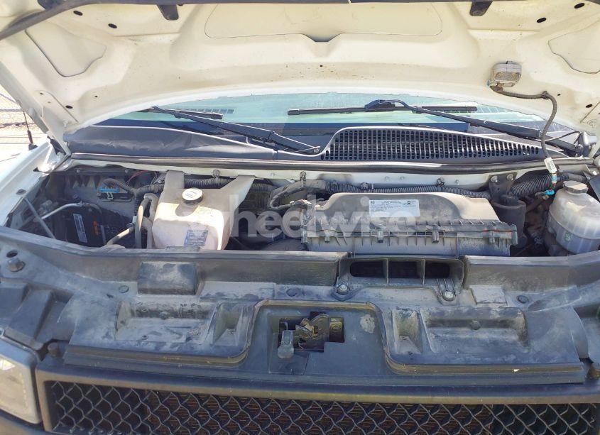 Photo 10 of 2018 Chevrolet Express 2500 WORK VAN (VIN 1GCWGAFP8J1253370)