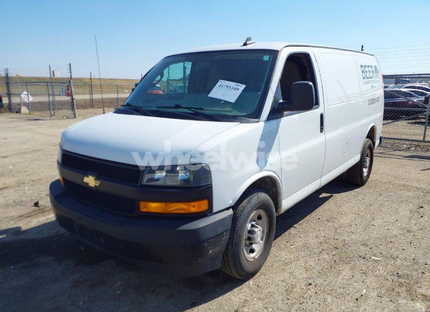 Photo 2 of 2018 Chevrolet Express 2500 WORK VAN (VIN 1GCWGAFP8J1253370)