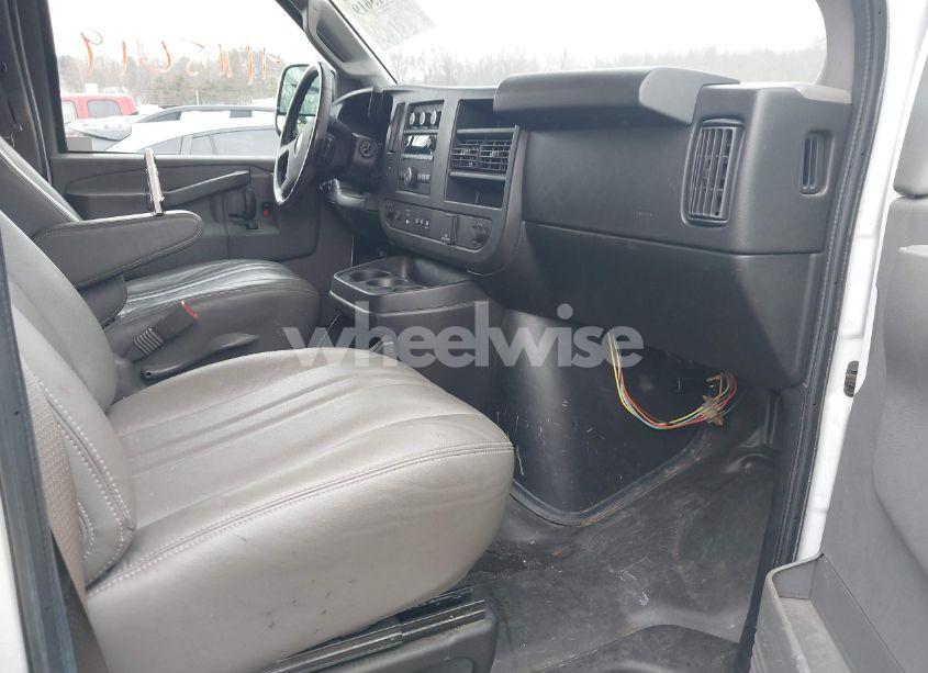Photo 5 of 2020 Chevrolet Express CARGO RWD 2500 REGULAR WHEELBASE WT (VIN 1GCWGAFP8L1230237)