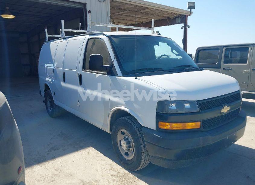 2018 Chevrolet Express 2500 WORK VAN (VIN 1GCWGAFP9J1338718) main photo