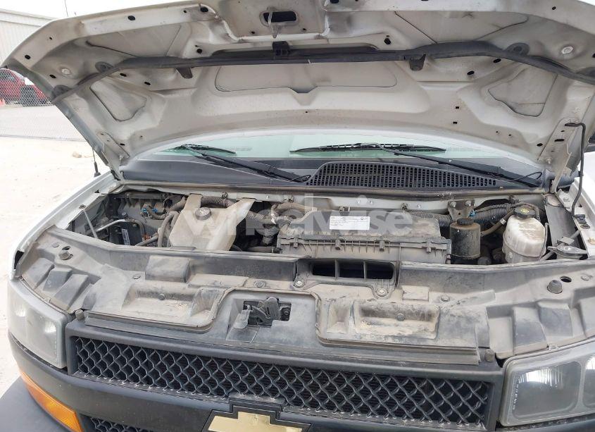 Photo 10 of 2018 Chevrolet Express 2500 WORK VAN (VIN 1GCWGAFP9J1338718)