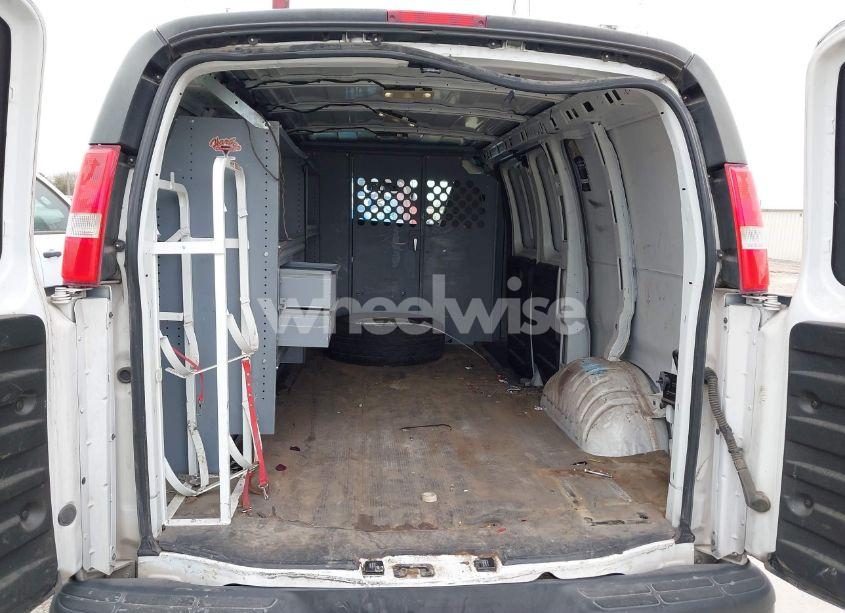 Photo 8 of 2018 Chevrolet Express 2500 WORK VAN (VIN 1GCWGAFP9J1338718)