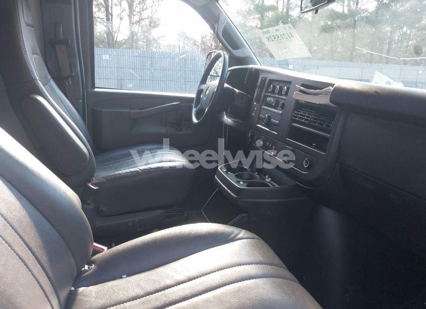Photo 5 of 2020 Chevrolet Express CARGO RWD 2500 REGULAR WHEELBASE WT (VIN 1GCWGAFPXL1145075)