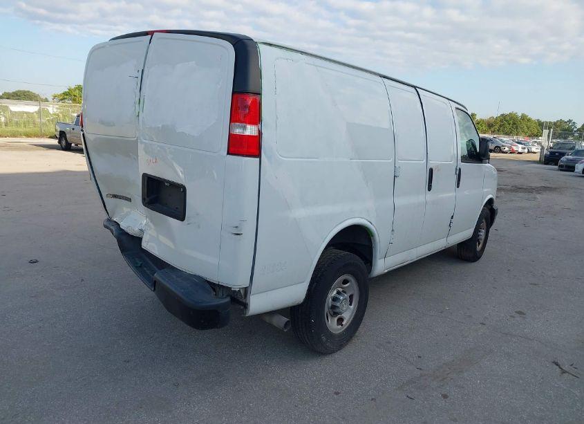 Photo 4 of 2020 Chevrolet Express CARGO RWD 2500 REGULAR WHEELBASE WT (VIN 1GCWGAFPXL1218722)