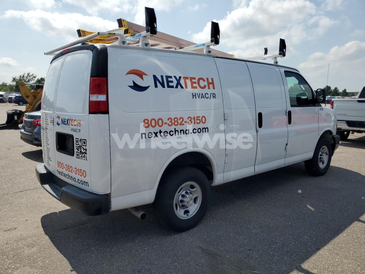 Photo 3 of 2023 CHEVROLET EXPRESS G2500 (VIN 1GCWGAFPXP1164280)