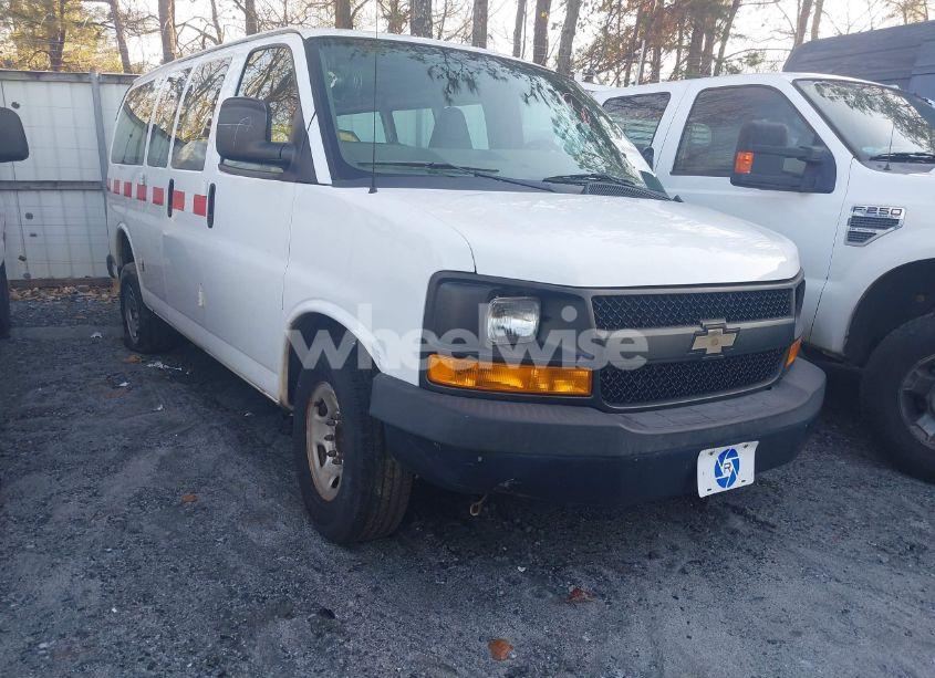 2017 Chevrolet Express 2500 WORK VAN (VIN 1GCWGAHF5H1238016) main photo