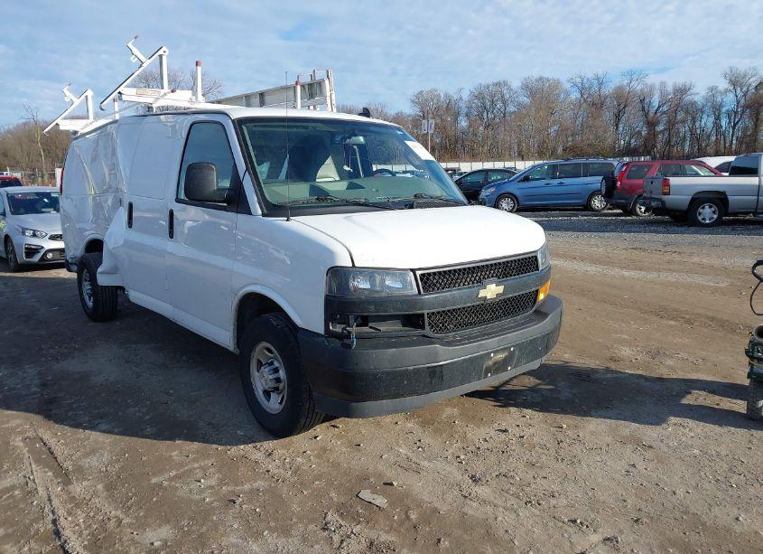 2022 Chevrolet Express CARGO RWD 2500 EXTENDED WHEELBASE WT (VIN 1GCWGBF70N1179941) main photo