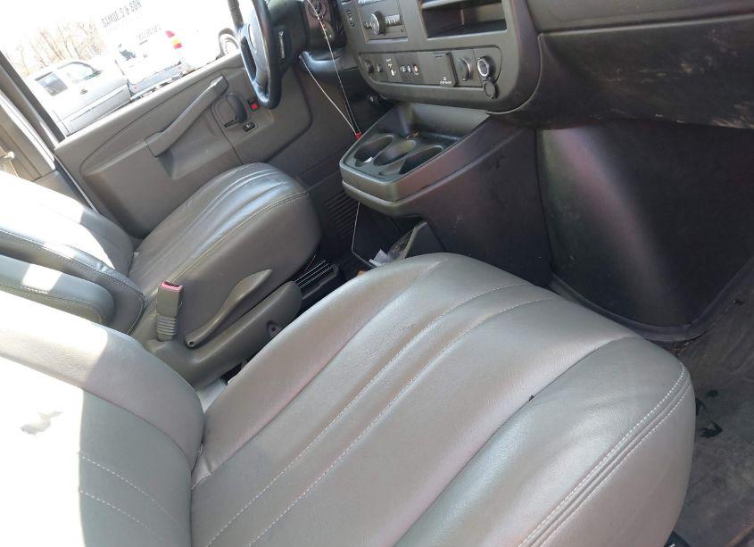 Photo 5 of 2022 Chevrolet Express CARGO RWD 2500 EXTENDED WHEELBASE WT (VIN 1GCWGBF70N1179941)