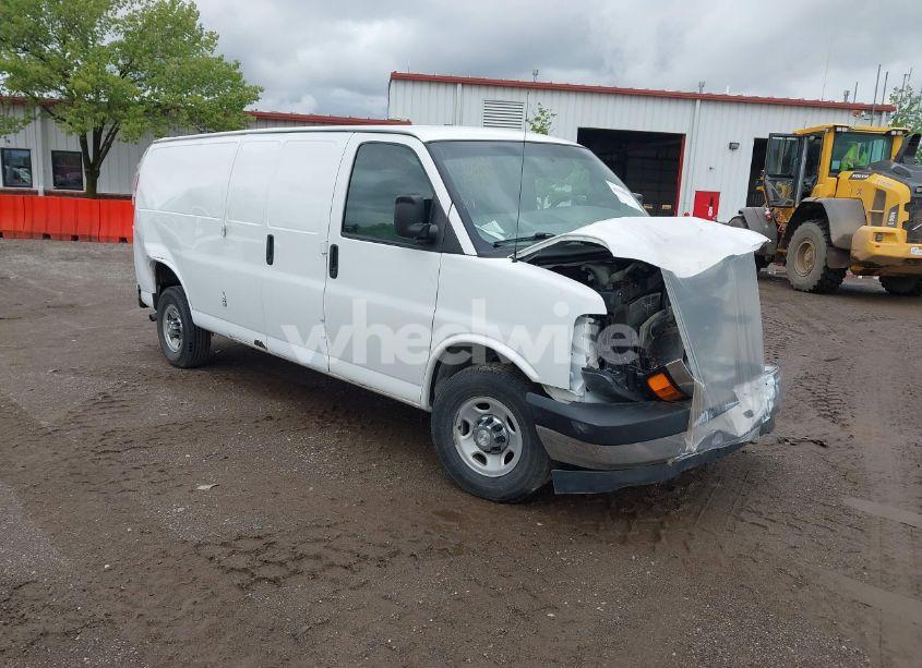 2017 Chevrolet Express 2500 WORK VAN (VIN 1GCWGBFG0H1128072) main photo