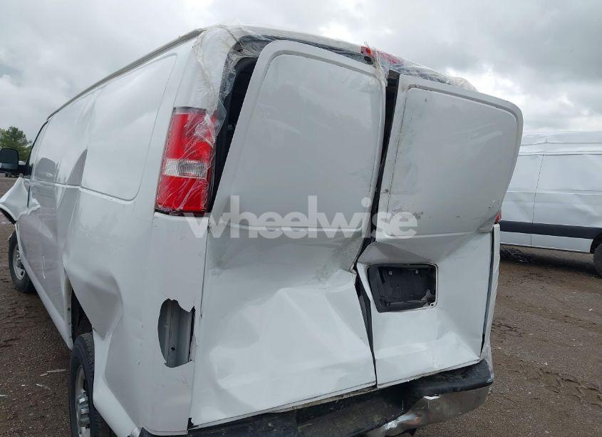 Photo 6 of 2017 Chevrolet Express 2500 WORK VAN (VIN 1GCWGBFG0H1128072)