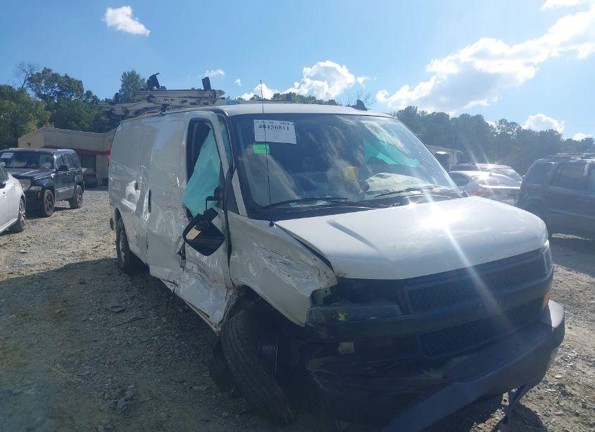 2019 Chevrolet Express 2500 WORK VAN (VIN 1GCWGBFG3K1177015) main photo