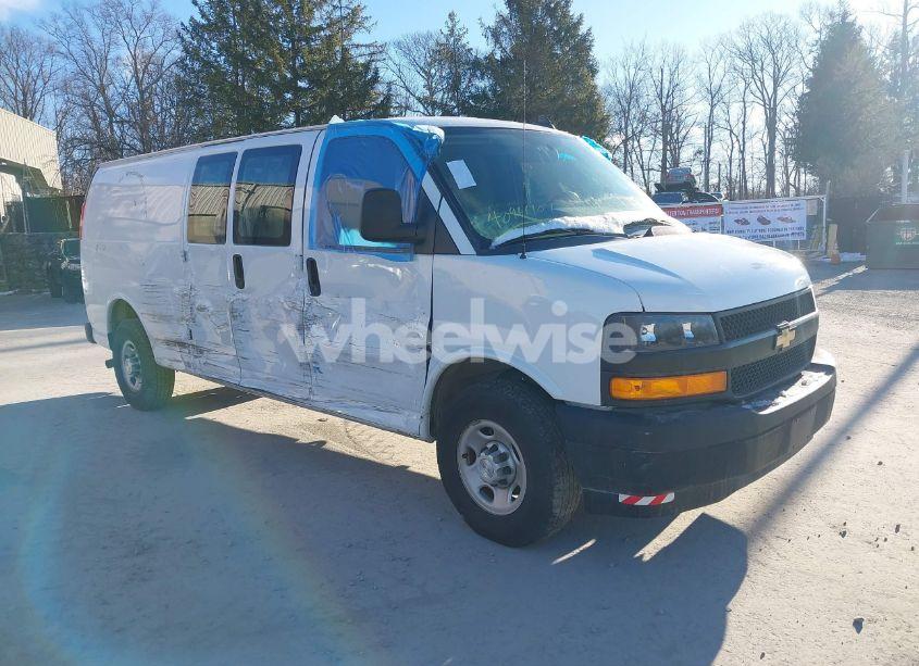 2020 Chevrolet Express CARGO RWD 2500 EXTENDED WHEELBASE WT (VIN 1GCWGBFG4L1155123) main photo