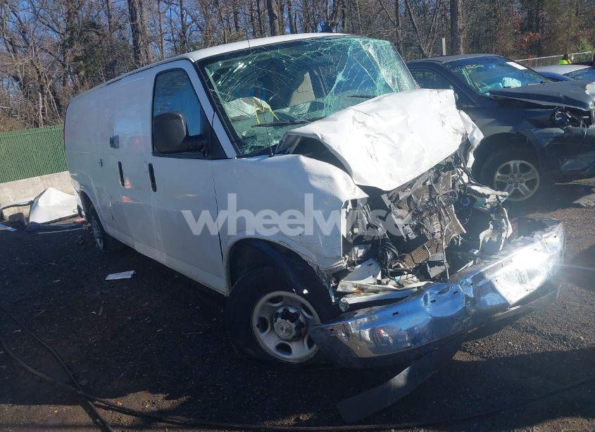 2019 Chevrolet Express 2500 WORK VAN (VIN 1GCWGBFG8K1317771) main photo