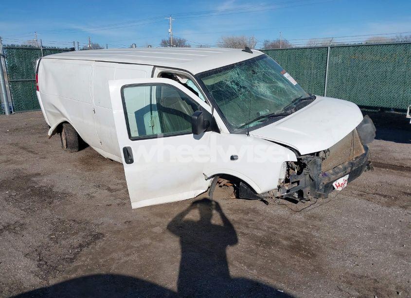 2020 Chevrolet Express CARGO RWD 2500 EXTENDED WHEELBASE WT (VIN 1GCWGBFP1L1125593) main photo