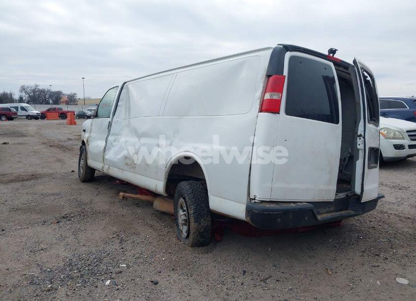 Photo 3 of 2020 Chevrolet Express CARGO RWD 2500 EXTENDED WHEELBASE WT (VIN 1GCWGBFP1L1125593)