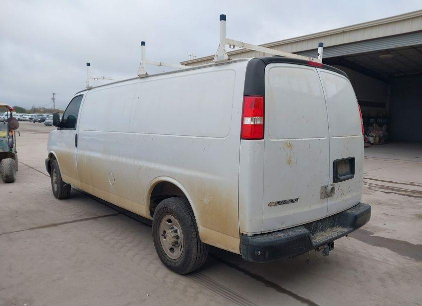 Photo 3 of 2018 Chevrolet Express 2500 WORK VAN (VIN 1GCWGBFP2J1237526)
