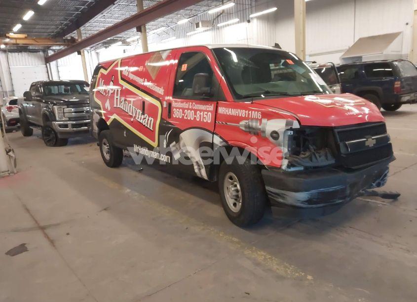 2018 Chevrolet Express 2500 WORK VAN (VIN 1GCWGBFP8J1250684) main photo