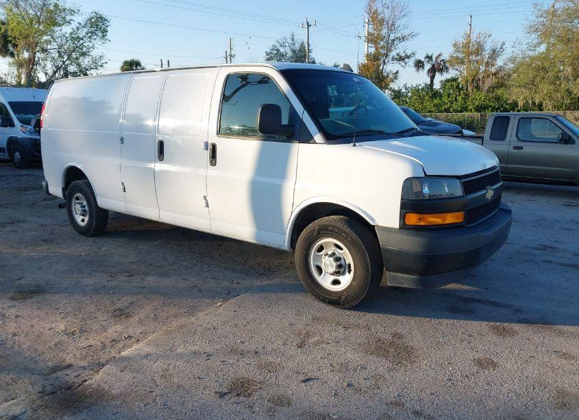 2018 Chevrolet Express 2500 WORK VAN (VIN 1GCWGBFP9J1254050) main photo