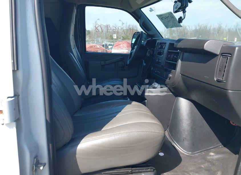 Photo 5 of 2019 Chevrolet Express 2500 WORK VAN (VIN 1GCWGBFPXK1186665)