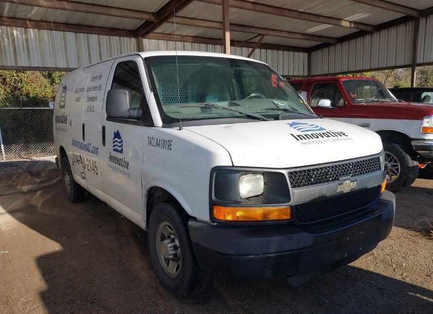 2014 Chevrolet Express 2500 WORK VAN (VIN 1GCWGFBA2E1122133) main photo