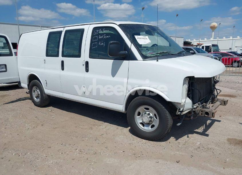 2014 Chevrolet Express 2500 WORK VAN (VIN 1GCWGFBAXE1186114) main photo