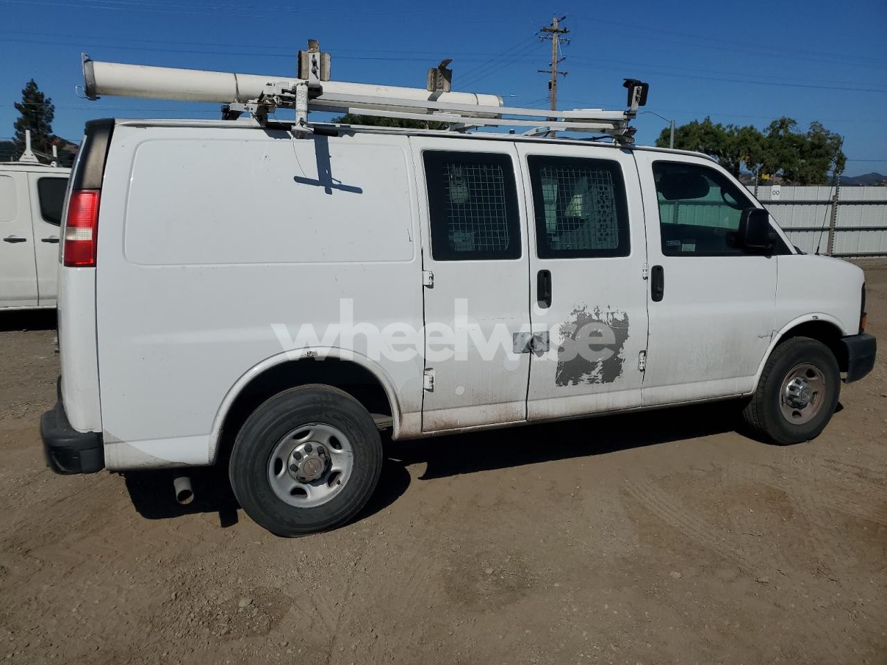 Photo 3 of 2013 CHEVROLET EXPRESS G2500 (VIN 1GCWGFCA2D1147451)