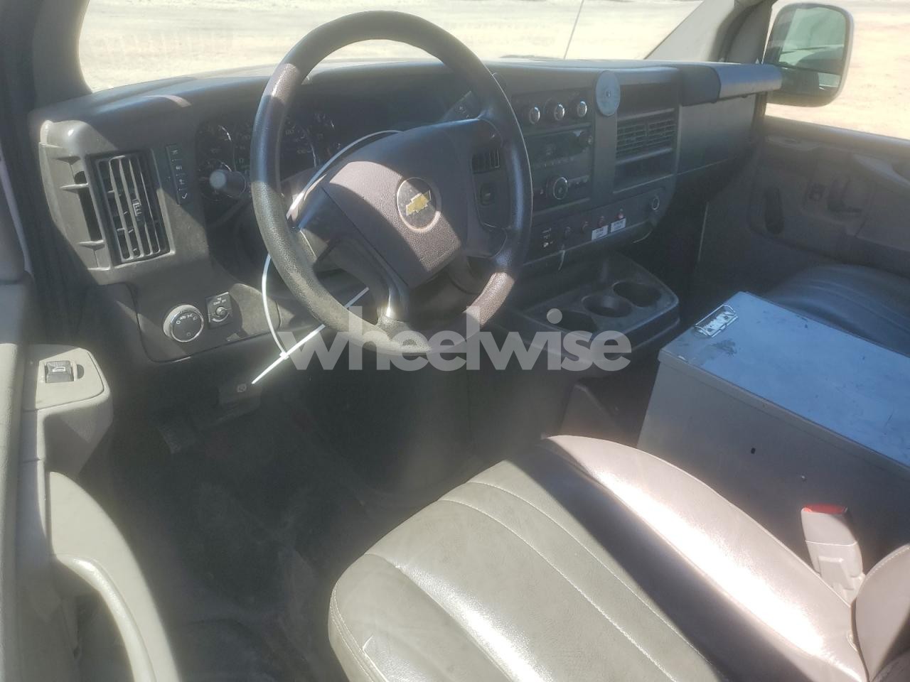 Photo 8 of 2013 CHEVROLET EXPRESS G2500 (VIN 1GCWGFCA2D1147451)