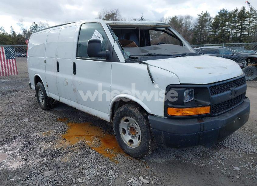 2015 Chevrolet Express 2500 WORK VAN (VIN 1GCWGFCF0F1131229) main photo