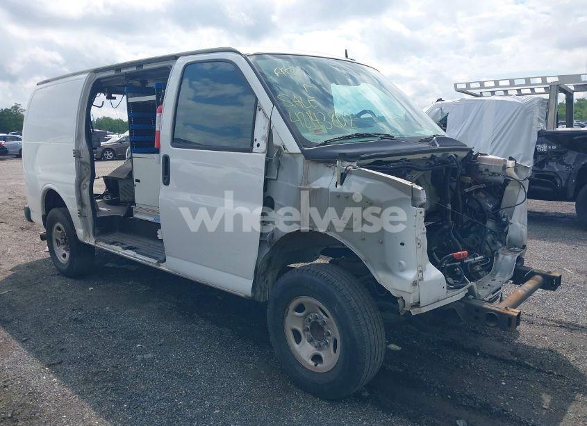 2015 Chevrolet Express 2500 WORK VAN (VIN 1GCWGFCF0F1153683) main photo