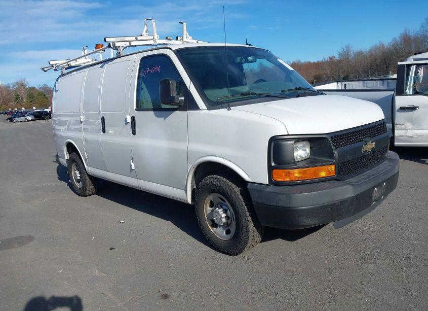 2015 Chevrolet Express 2500 WORK VAN (VIN 1GCWGFCF1F1152719) main photo