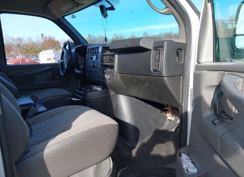 Photo 5 of 2015 Chevrolet Express 2500 WORK VAN (VIN 1GCWGFCF1F1152719)