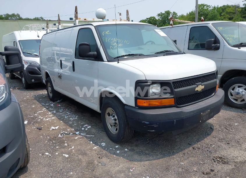2015 Chevrolet Express 2500 WORK VAN (VIN 1GCWGFCF5F1242410) main photo