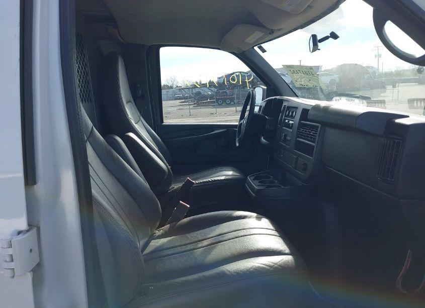 Photo 5 of 2015 Chevrolet Express 2500 WORK VAN (VIN 1GCWGFCG3F1280985)