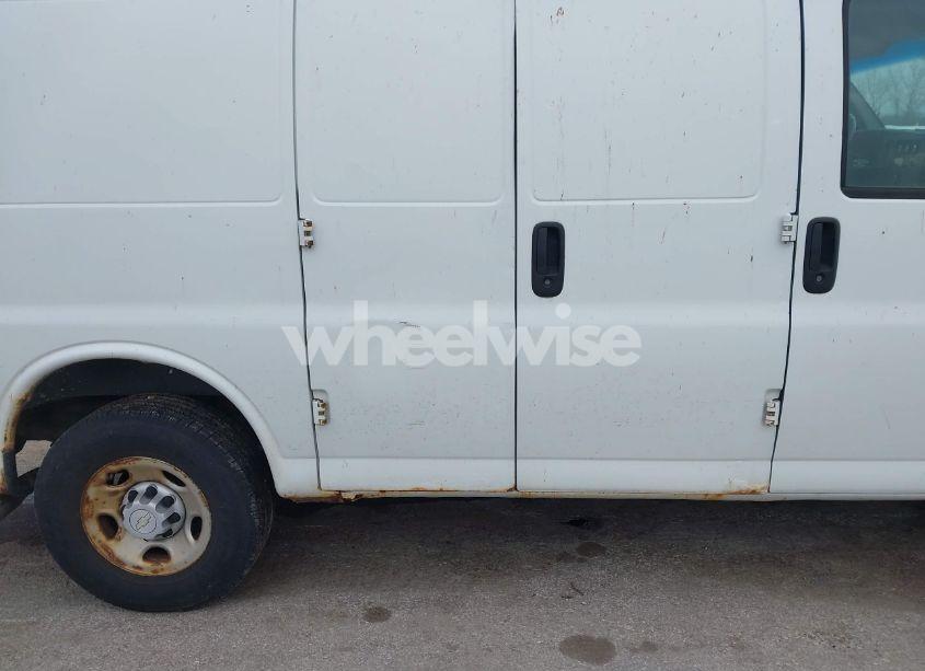 Photo 6 of 2011 Chevrolet Express 2500 WORK VAN (VIN 1GCWGFFA7B1108976)