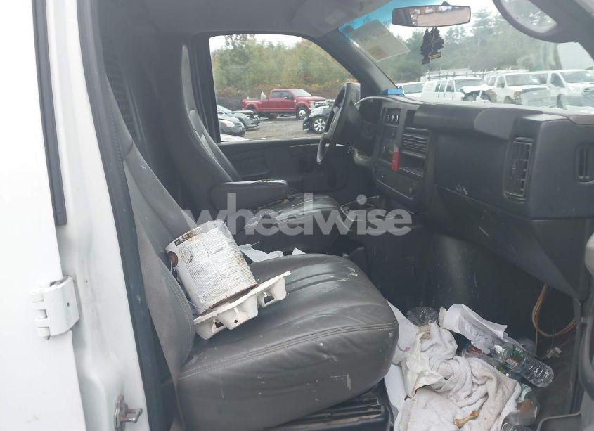 Photo 5 of 2011 Chevrolet Express 2500 WORK VAN (VIN 1GCWGFFA7B1137846)